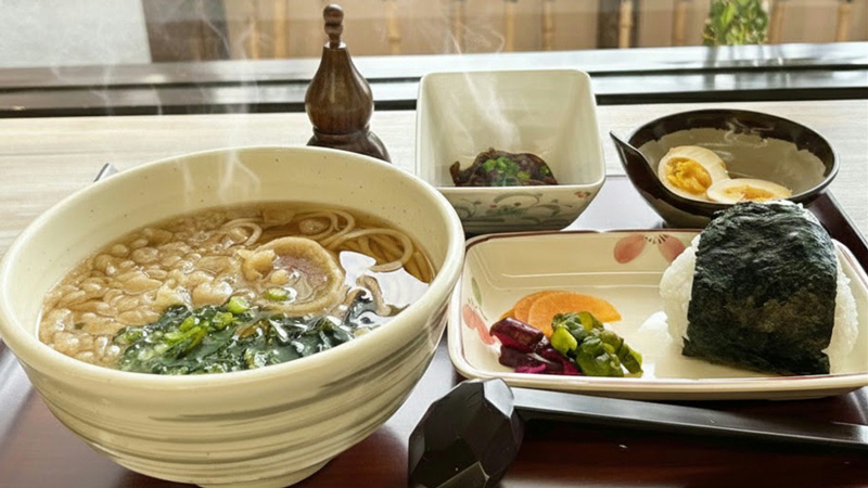 本荘グランドホテルのこだわり選べる朝食 秋田名物「稲庭うどんセット」のお料理イメージ