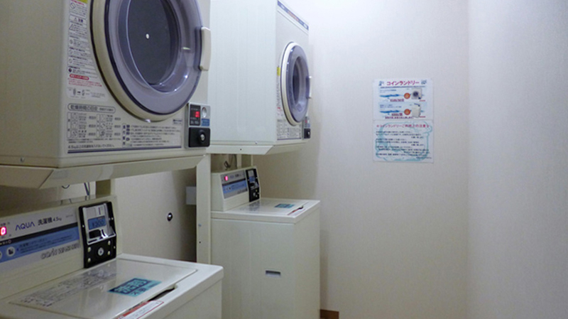 本荘グランドホテル 本館6Fのコインランドリー（洗濯機・乾燥機各2台設置）