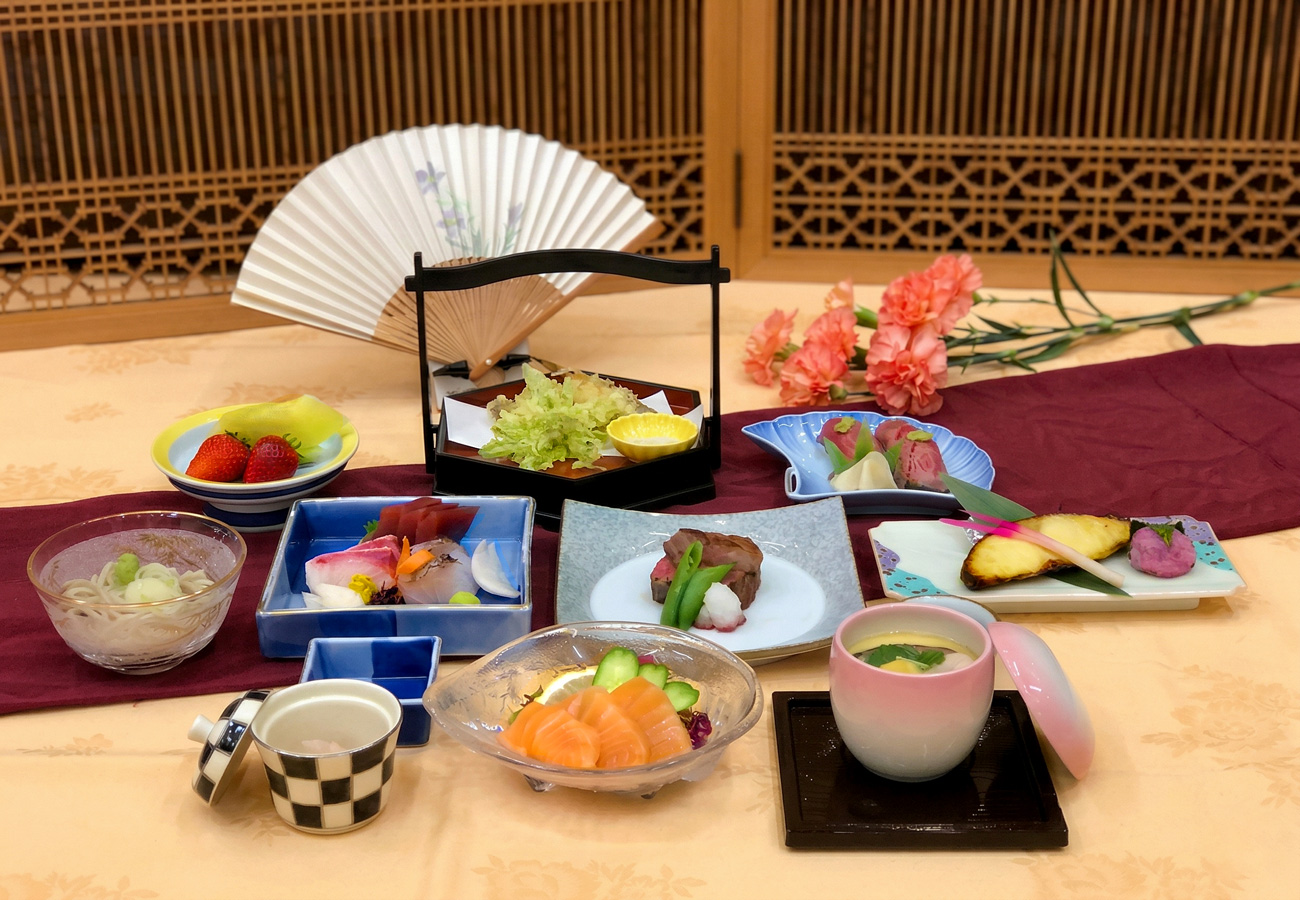 本荘グランドホテルのご宴会和洋会席プラン「花のうたげ」のお料理イメージ
