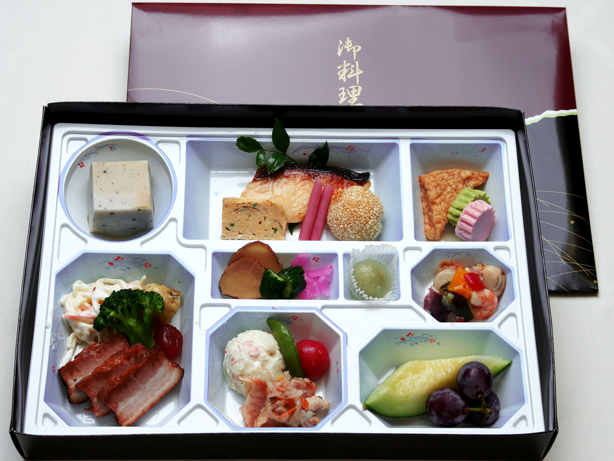 本荘グランドホテルのご法要・お斎用和洋料理折詰