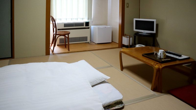 本荘グランドホテル 本館和室Aタイプ（6畳・客室外バス利用）の落ち着いた和の客室内観