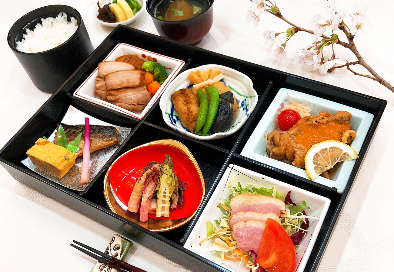 本荘グランドホテルの会合・ご会食向け仕出し和洋弁当「集（つどい）」